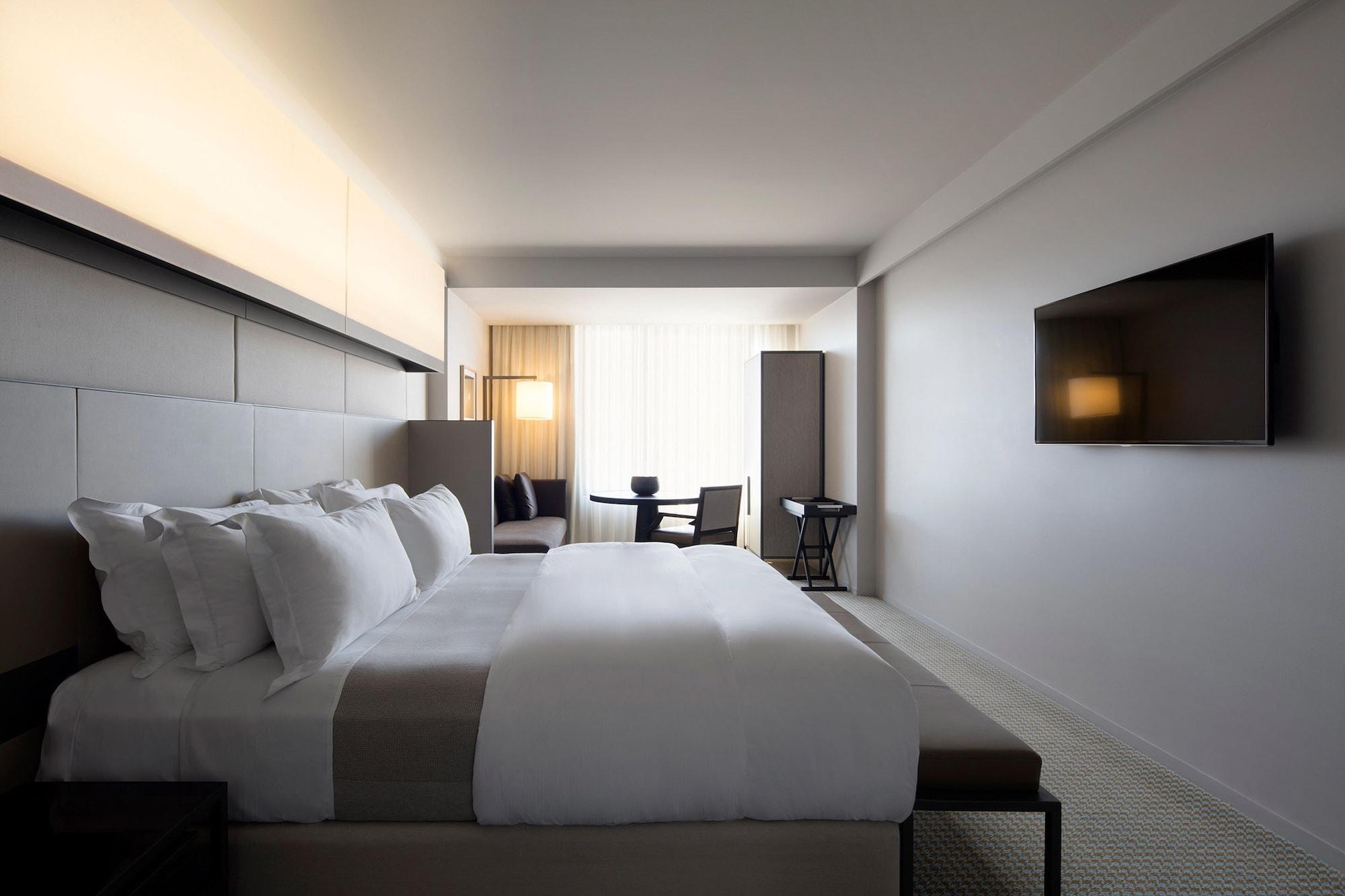 Hotel Realm Canberra Kültér fotó A room at the hotel