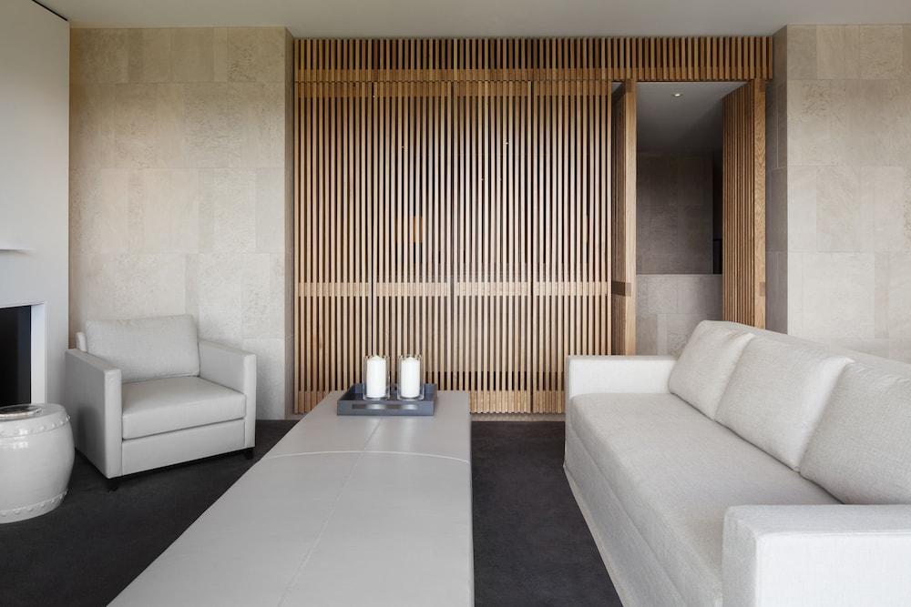 Hotel Realm Canberra Kültér fotó Interior of a suite at the Mandarin Oriental, Munich
