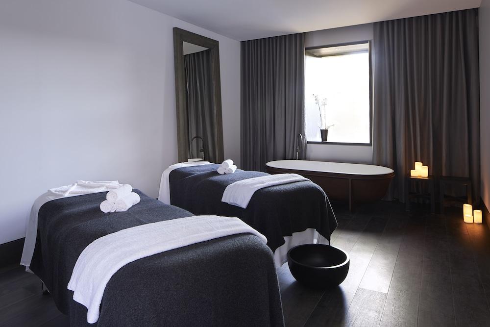 Hotel Realm Canberra Kültér fotó The spa at The Standard East Village