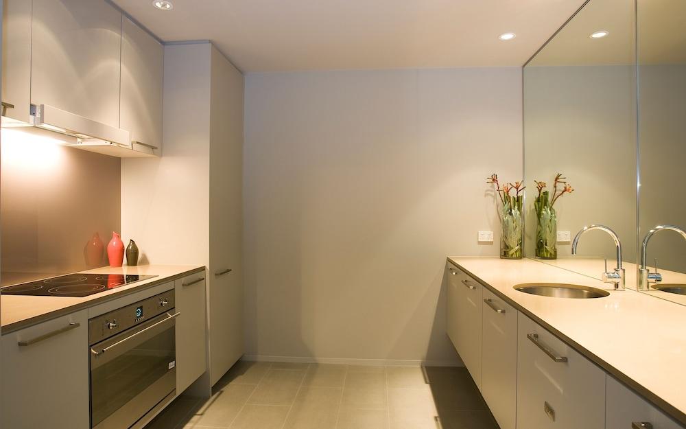 Hotel Realm Canberra Kültér fotó A kitchen in a typical apartment