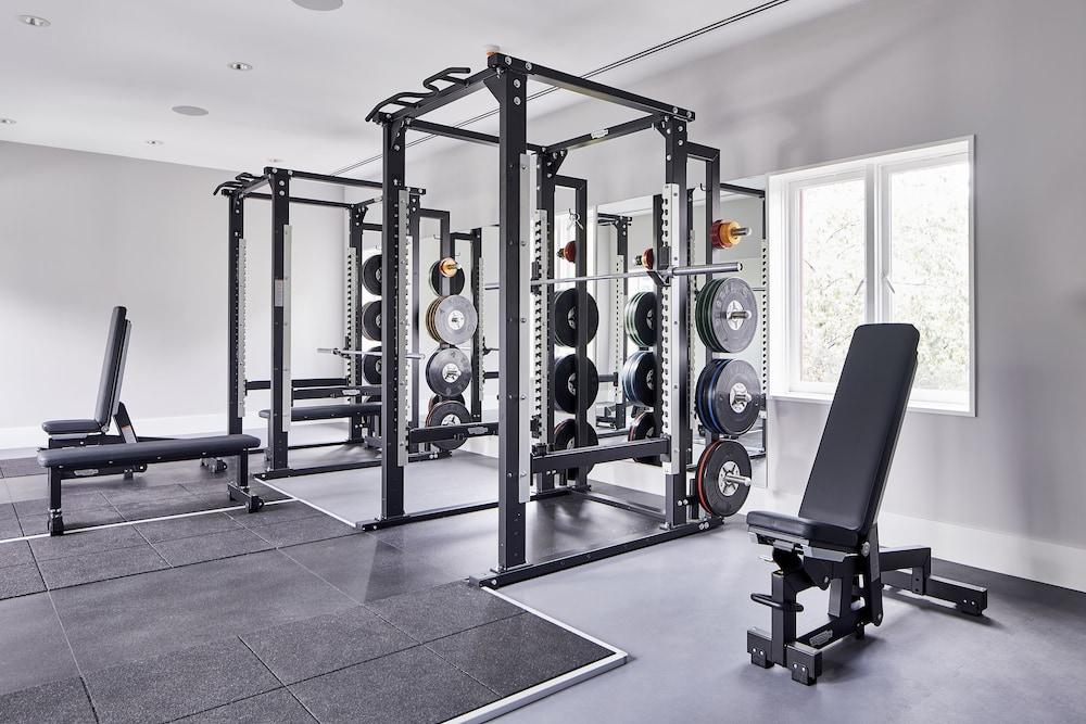 Hotel Realm Canberra Kültér fotó A power rack