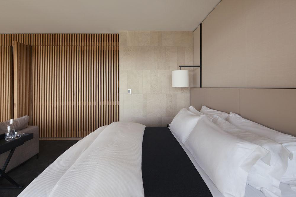 Hotel Realm Canberra Kültér fotó A room at the hotel