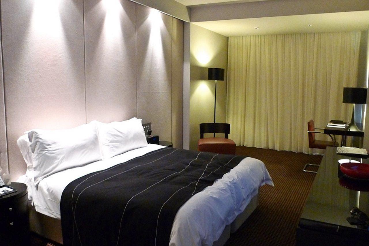 Hotel Realm Canberra Kültér fotó A room at the hotel
