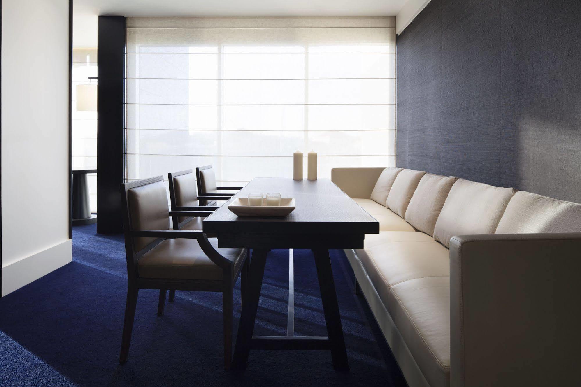 Hotel Realm Canberra Kültér fotó A meeting room at the London InterContinental
