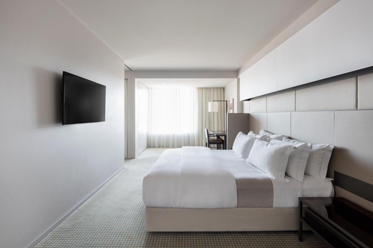 Hotel Realm Canberra Kültér fotó A room at the hotel