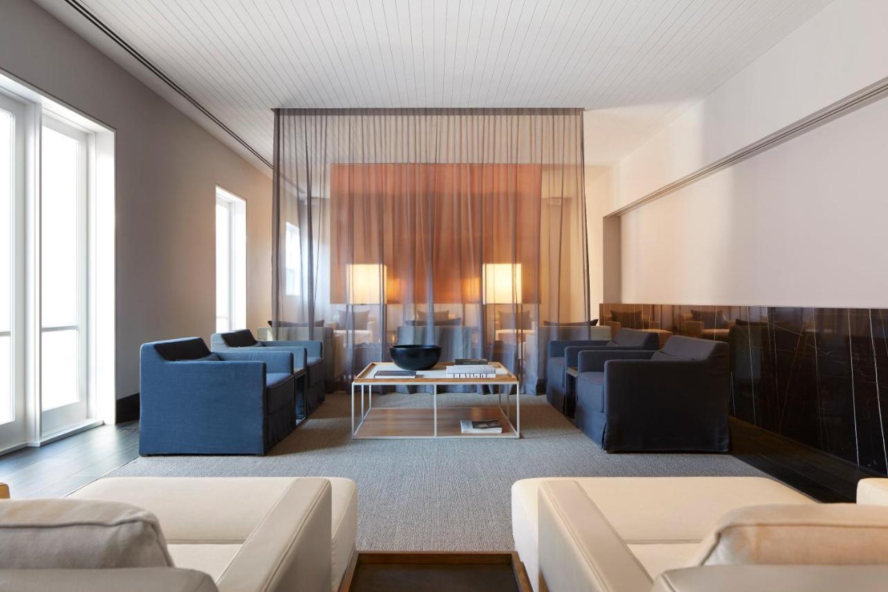 Hotel Realm Canberra Kültér fotó The lounge at the airport