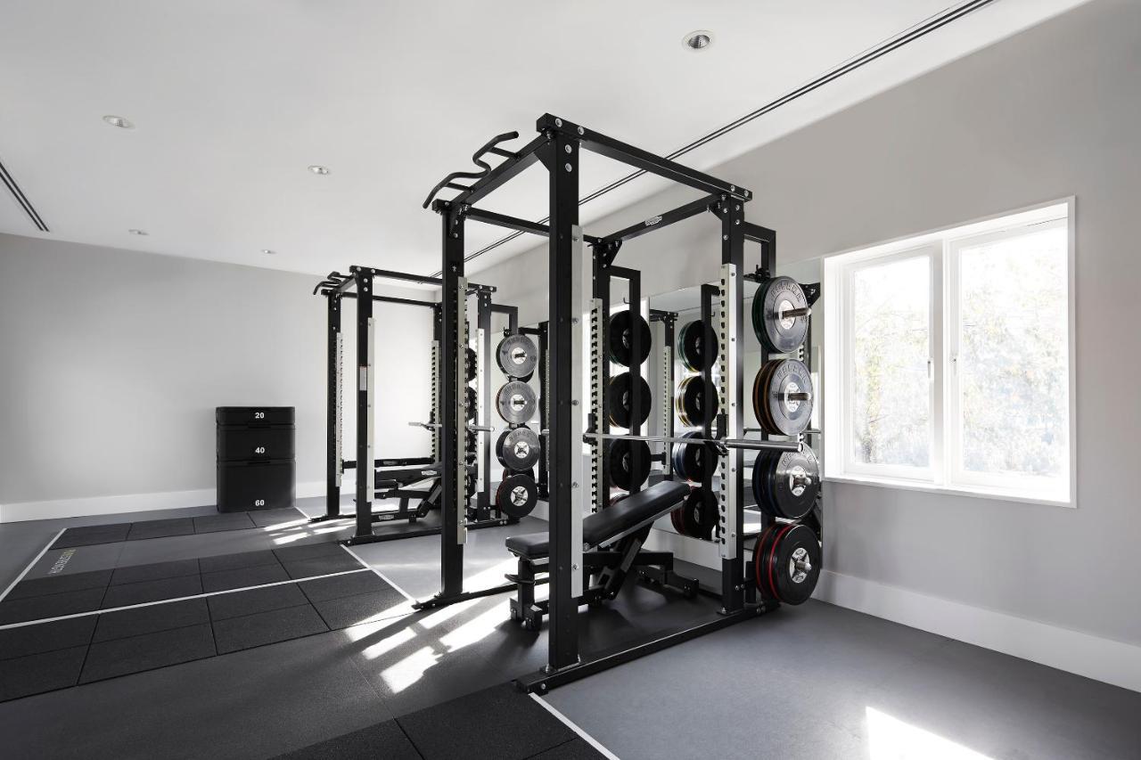 Hotel Realm Canberra Kültér fotó A power rack