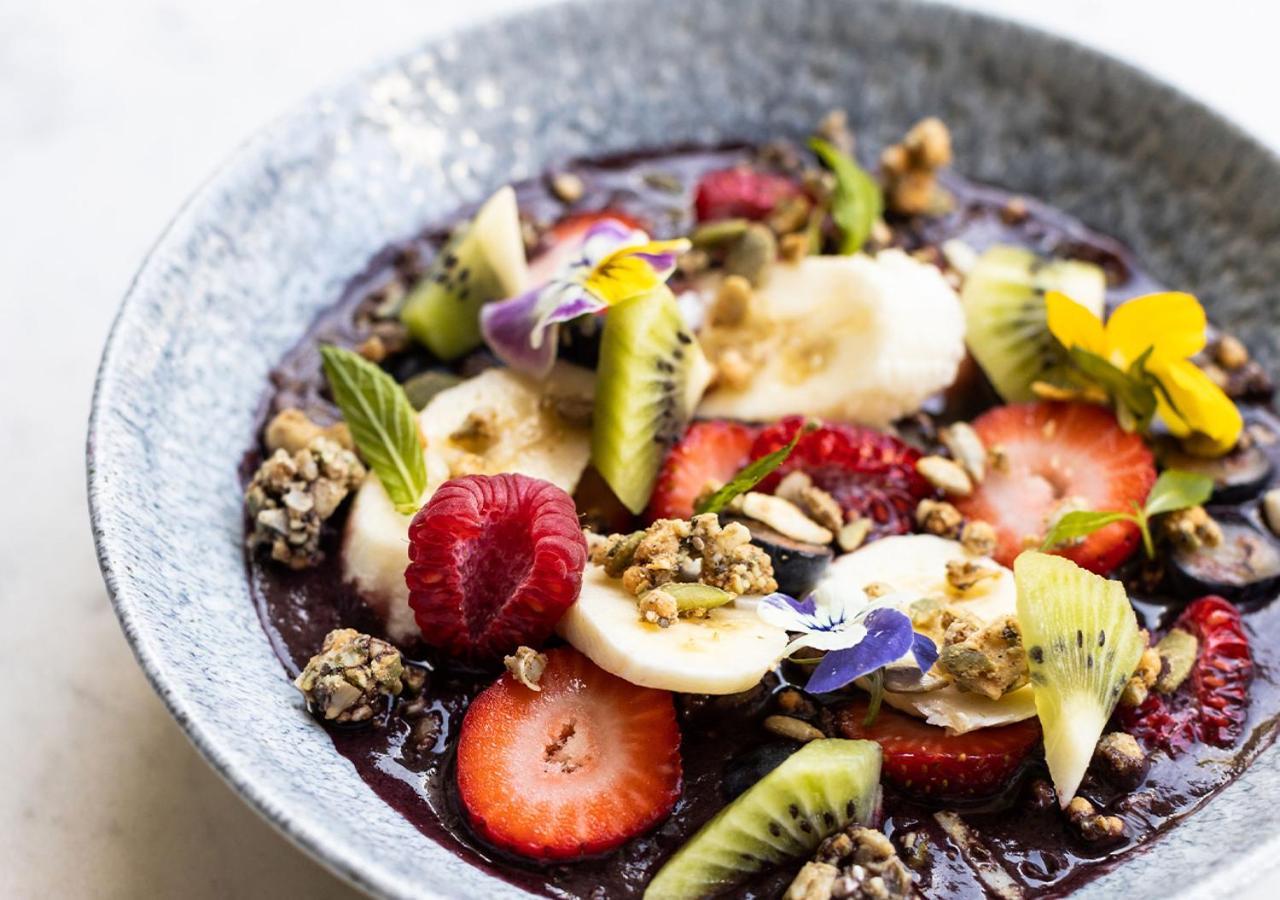 Hotel Realm Canberra Kültér fotó Acai bowl